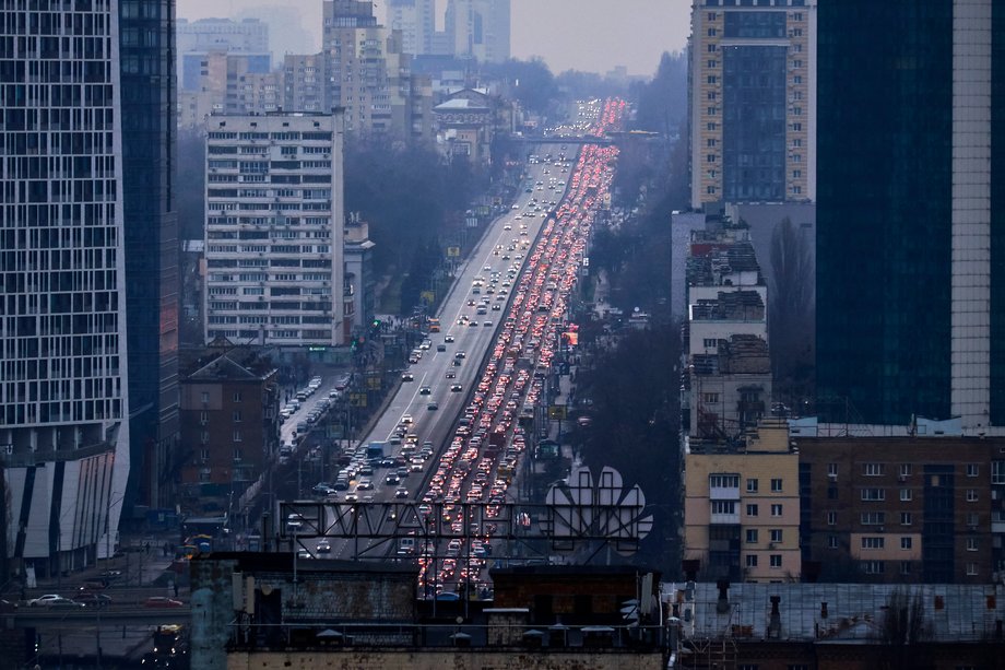 Kijów, mieszkańcy uciekają ze stolicy, 24 lutego 2022 r. 