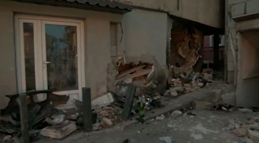 Automobil uleteo u zgradu u Zemunu 