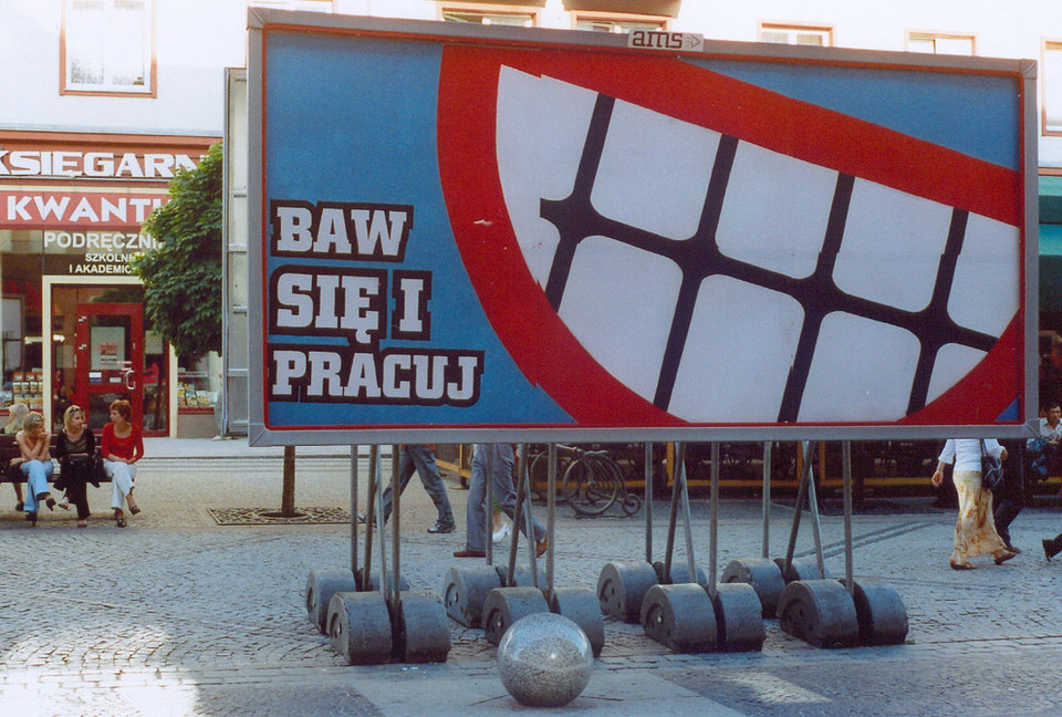 "Baw się i pracuj" (ul. Świdnicka, Wrocław, 2005)