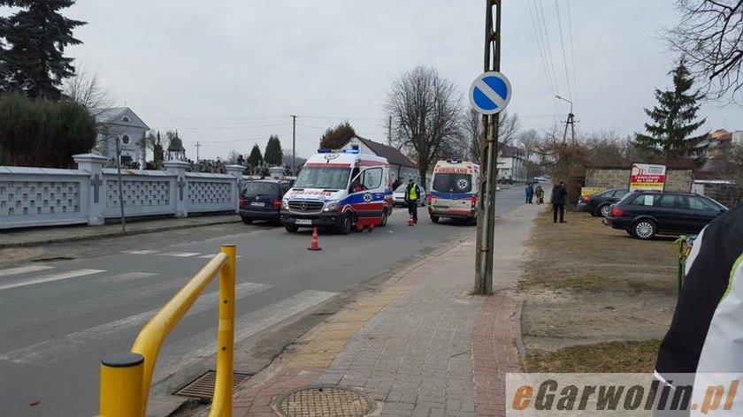 Wjechał w rodzinę na pasach. Matka i córki w szpitalu