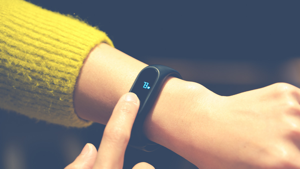Smartband jest tańszy od smartwatcha, a równie dobrze monitoruje aktywność