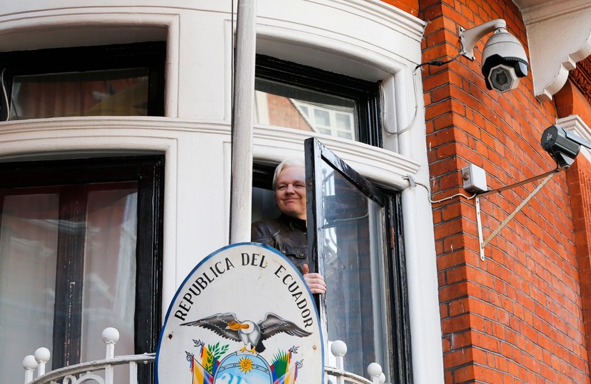 Džulijan Asanž u ekvadorskoj ambasadi 