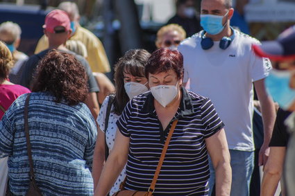 Omikron w Anglii. Liczba zakażeń koronawirusem wciąż rośnie