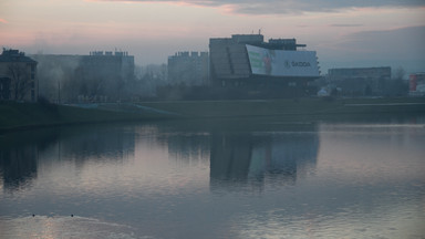 Brytyjski "The Guardian" alarmuje o stanie powietrza w Krakowie: "śmierdzi i jest brudne"