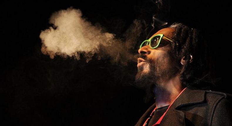 ___4490585___https:______static.pulse.com.gh___webservice___escenic___binary___4490585___2015___12___23___10___snoop-dogg-marijuana