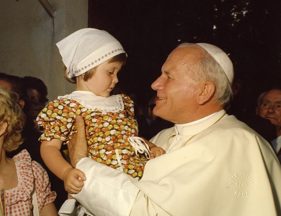 Papież z dziećmi