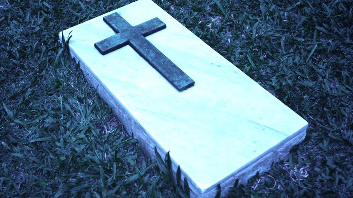Siedem przypadków kradzieży zwłok z cmentarzy w północno-wchodniej Polsce może być dowodem na to, że na terenie województw warmińsko-mazurskiego i pomorskiego pojawili się przestępcy handlujący ludzkimi szczątkami.
