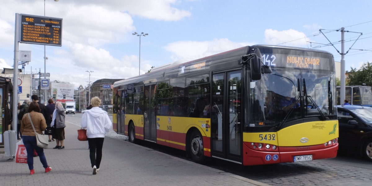 Wakacyjne rozkłady jazdy to utrapienie dla pracujących.