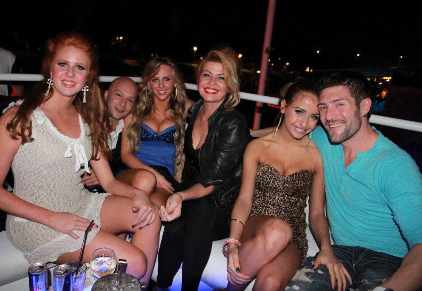 Žurka do zore: Cela ekipa „Survivora“ je Vladinu pobedu, ali i završetak prvog regionalnog „VIP Survivora“, slavila na beogradskom splavu „Fristajler“. Pored pobednika, najveselija je bila Ava, a da su se stvari stišale nakon borbi na ostrvu, najbolje je pokazao i dolazak glumice Mije Begović.