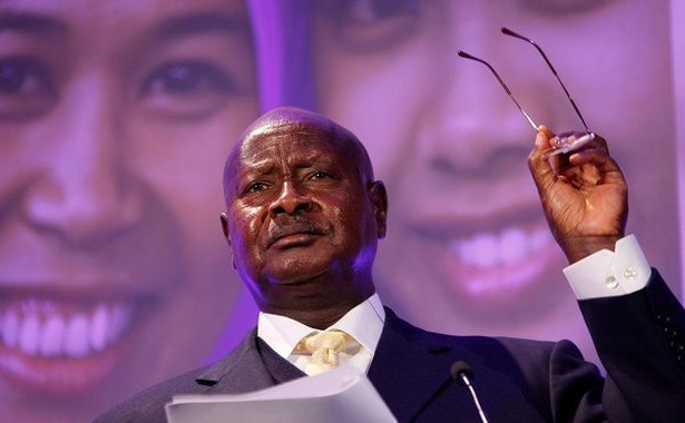 "Usta służą do jedzenia". Ugandyjski dyktator "kocha Trumpa", ale chce zakazać seksu oralnego