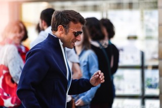 Partia Macrona wygra, ale lewica depcze jej po piętach