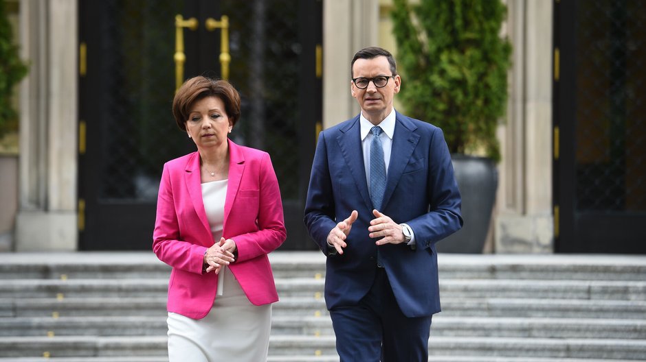 O ostatecznej wysokości płacy minimalnej zdecyduje rząd. Na zdjęciu premier Mateusz Morawiecki i minister rodziny i polityki społecznej Marlena Maląg