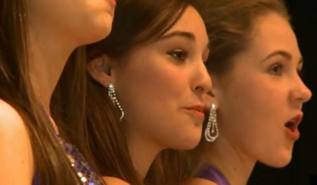 412716_devojka-peva-1