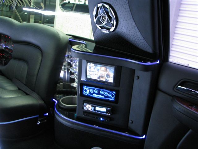 Bokser Floyd Mayweather sprzedaje luksusową limuzynę Cadillaca. Cena wywoławcza - ok. 400 tysięcy zł