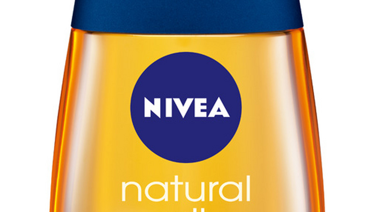 NIVEA Natural Oil Pielęgnujący olejek pod prysznic to znakomity sposób na to, by Twoja opalenizna pozostała widoczna na skórze przez dłuższy czas. Nadzwyczajne działanie kosmetyku wynika z perfekcyjnie skomponowanych olejków roślinnych, które stanowią 55% receptury produktu. Składniki lipidowe, przenikają między komórki naskórka, stabilizując wytworzoną melaninę, co pozwala na dłużej pozostawić ją w naskórku.