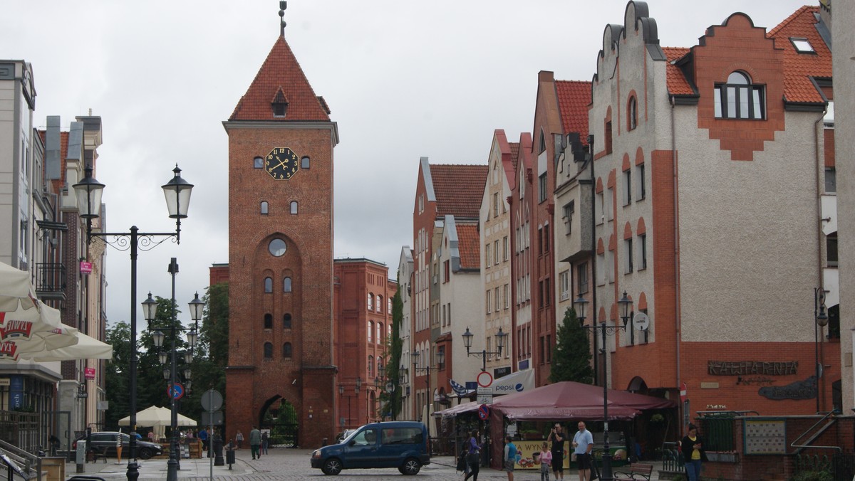 W Elblągu nie będzie już ul. Armii Ludowej, kpt. Diaczenki, Leona Kruczkowskiego, Rodziny Nalazków, ani skweru im. Janka Krasickiego - postanowiła rada miasta. Konieczność zmian patronów tych ulic wynikała z ustawy o zakazie propagowaniu komunizmu.