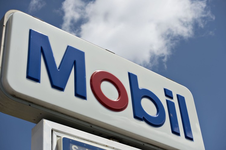 2. miejsce koncern paliwowy Exxon Mobil ze 449,9 mld dol. przychodów i 44,880 mld dol. zysku.