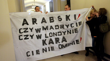 Protest przeciwko kandydaturze Tomasza Arabskiego na ambasadora. "Arabski, kara cię nie ominie"