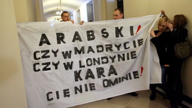 Protest przeciwko kandydaturze Tomasza Arabskiego na ambasadora. "Arabski, kara cię nie ominie"