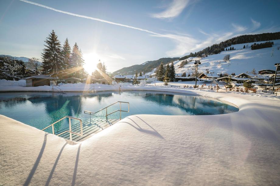 Francja, Megève Jeden z najbardziej ekskluzywnych górskich kurortów we Francji sławę zawdzięcza rodzinie Rothschildów, która w 1921 roku – inspirując się St. Moritz – otworzyła tu pierwszy luksusowy hotel