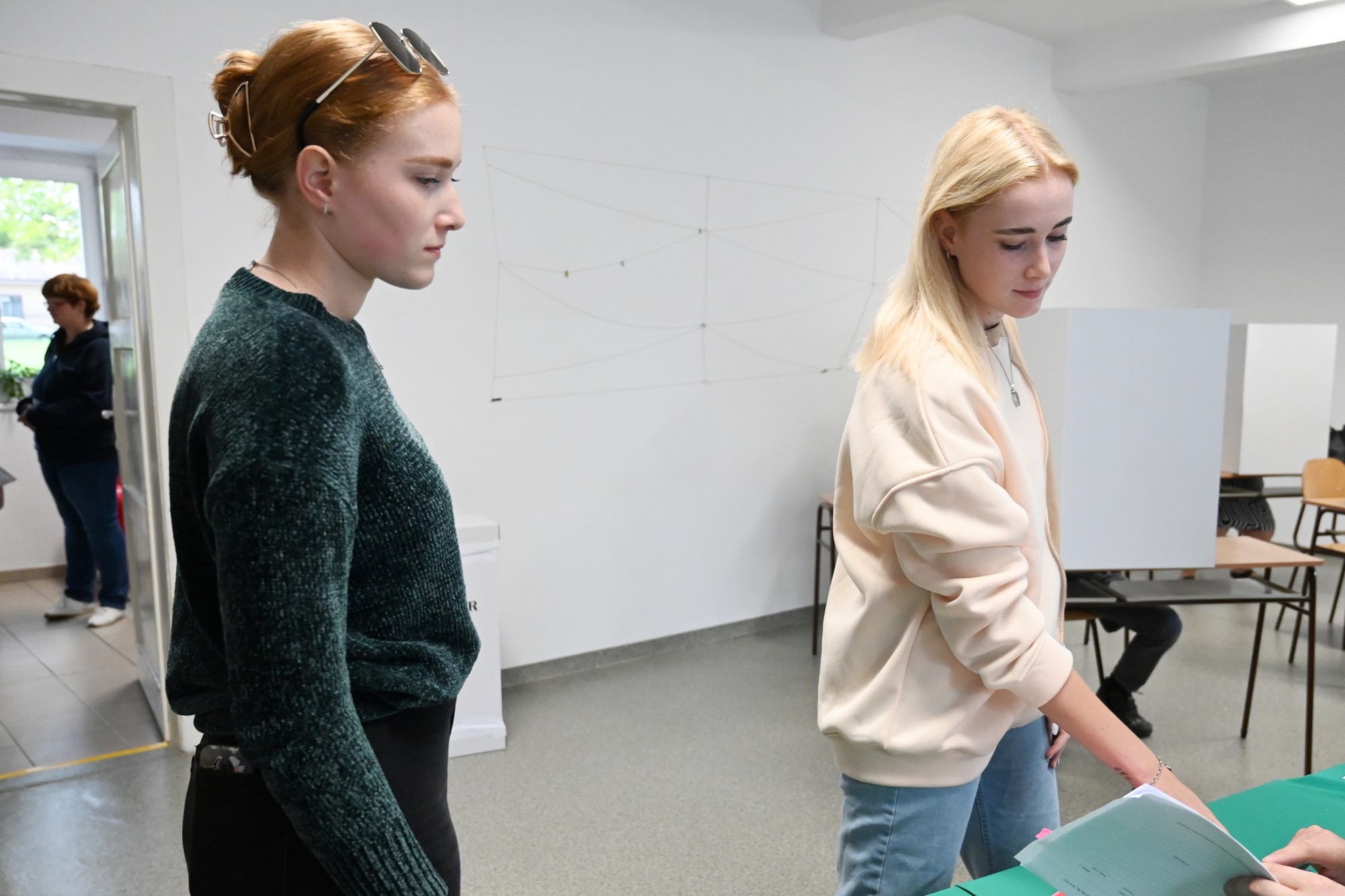 Prvovoličky Dominika a Karolína z Trnavy majú pri voľbách vzor v rodine.