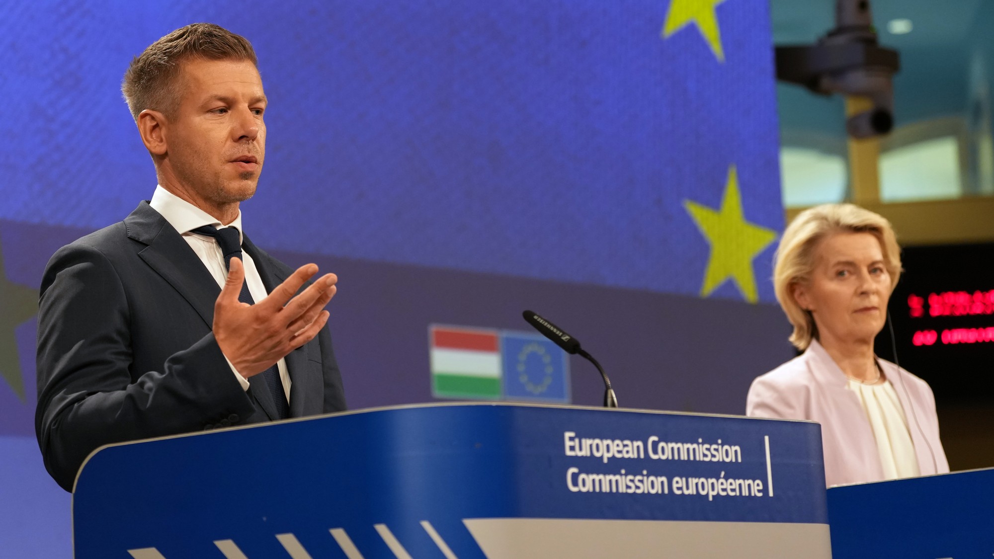 Maďarský premiér Peter Magyar a predsedníčka Európskej komisie Ursula von der Leyenová. 