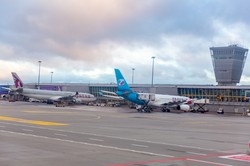 Celnicy udaremnili przemyt na warszawskim lotnisku Chopina. Mężczyzna wrócił z wakacji na Seszelach