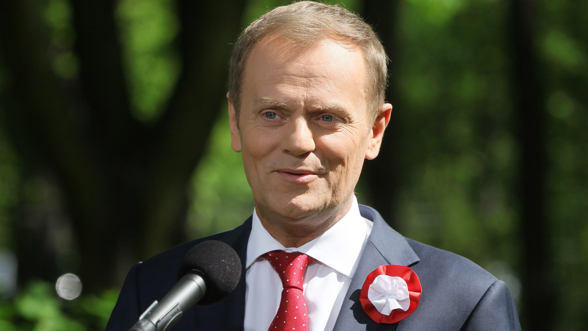 - Mecze odbędą się bez większego szwanku, jeśli nie będzie na nich polityków - powiedział premier Donald Tusk odnosząc się do deklaracji części polityków europejskich, którzy zamierzają zrezygnować z udziału w EURO 2012 na Ukrainie.