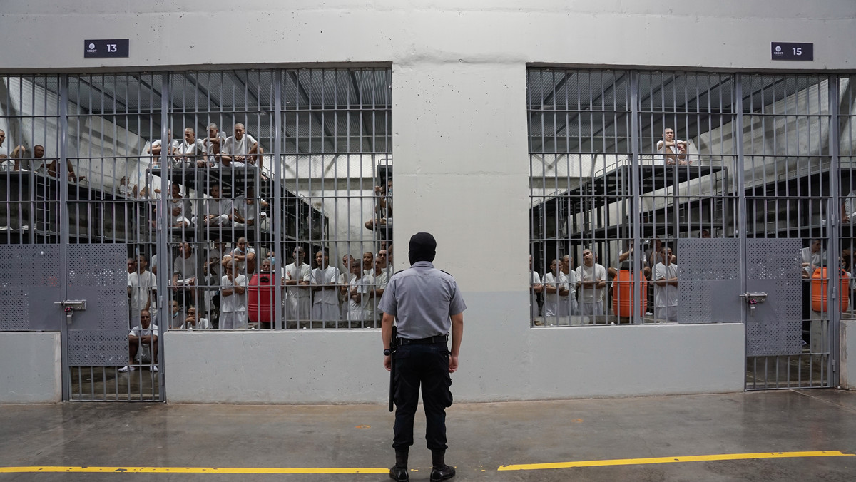 Salwadorskie więzienie o zaostrzonym rygorze."Alcatraz Ameryki Środkowej"