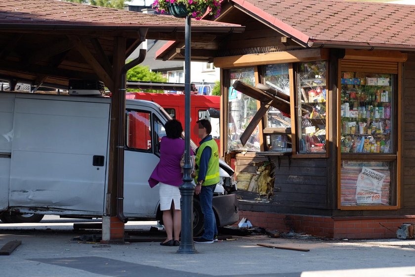 Tragedia w Zgierzu. Bus wjechał w przystanek autobusowy, nie żyje 40-letnia kobieta