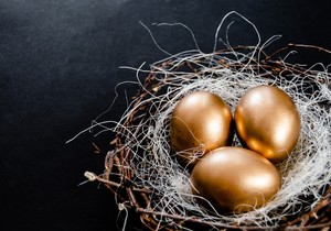 Farbanje jaja u zlatnu boju: Tehnika je laka kao pero, a efekat neverovatan