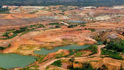 Vue aérienne de la mine d'or d'Ity