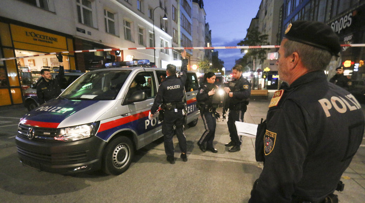 A szállodák és a lakosság is kitárta kapuit a menekülőknek/ Fotó: MTI/AP/Ronald Zak