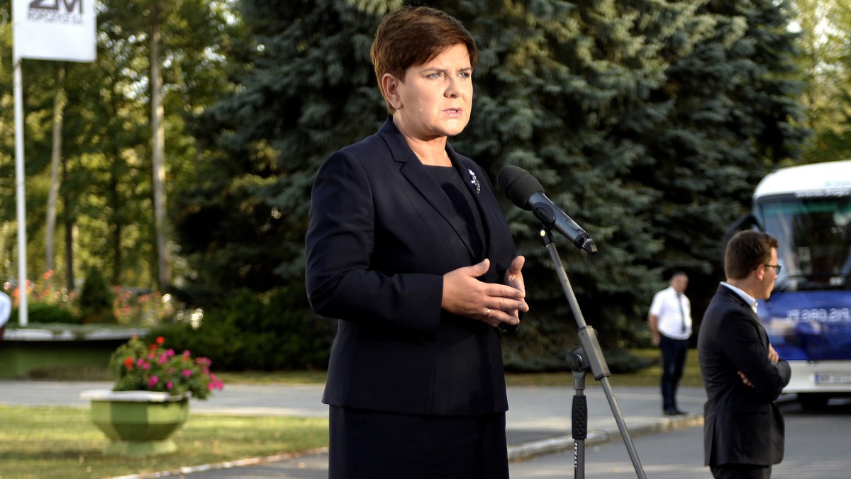 Kandydatka Prawa i Sprawiedliwości na premiera Beata Szydło powiedziała w Ropczycach (Podkarpackie), że obecny "rząd nie jest już w stanie zająć się żadną sprawą polskich obywateli".