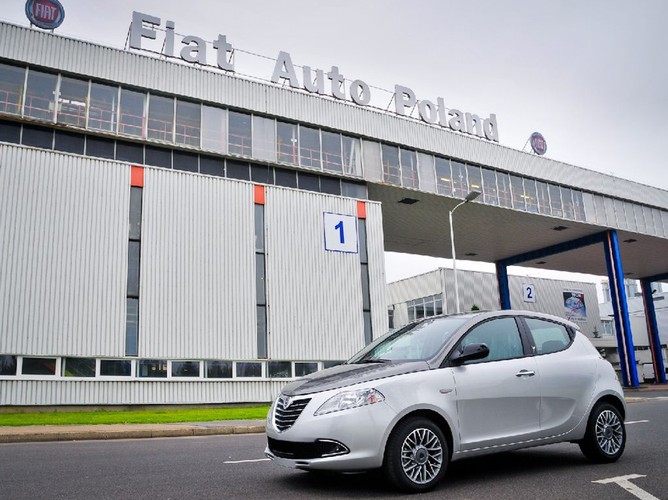 i trafia na rynki całej Europy. Chętni na nową lancię dostaną do wyboru dwie jednostki benzynowe - 1,2/69 KM (pojawi się także jako wersja zasilana LPG) i turbodoładowany dwucylindrowy motor 0,9 TwinAir/85 KM. Turbodiesel - 1,3 MultiJet II/95 KM