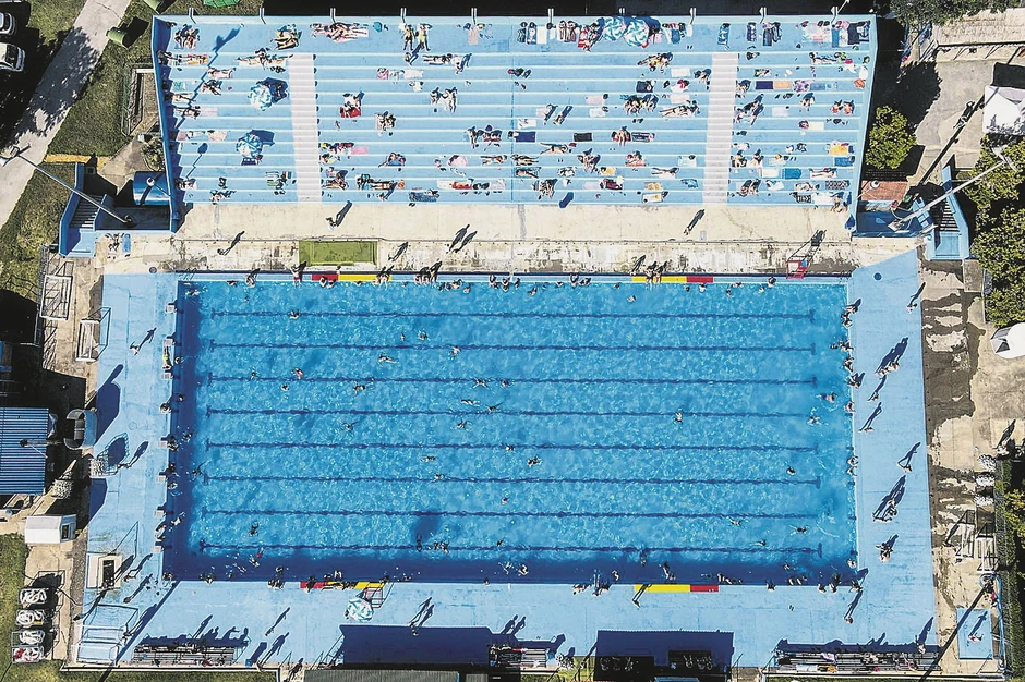 Fizička distanca, maske i dezifnekcija ruku na bazenima