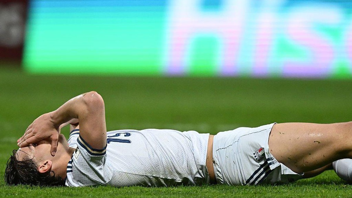 Pio Espozito je promašio prvi penal u porazu Italije od Bosne posle penala | Foto: Getty Images