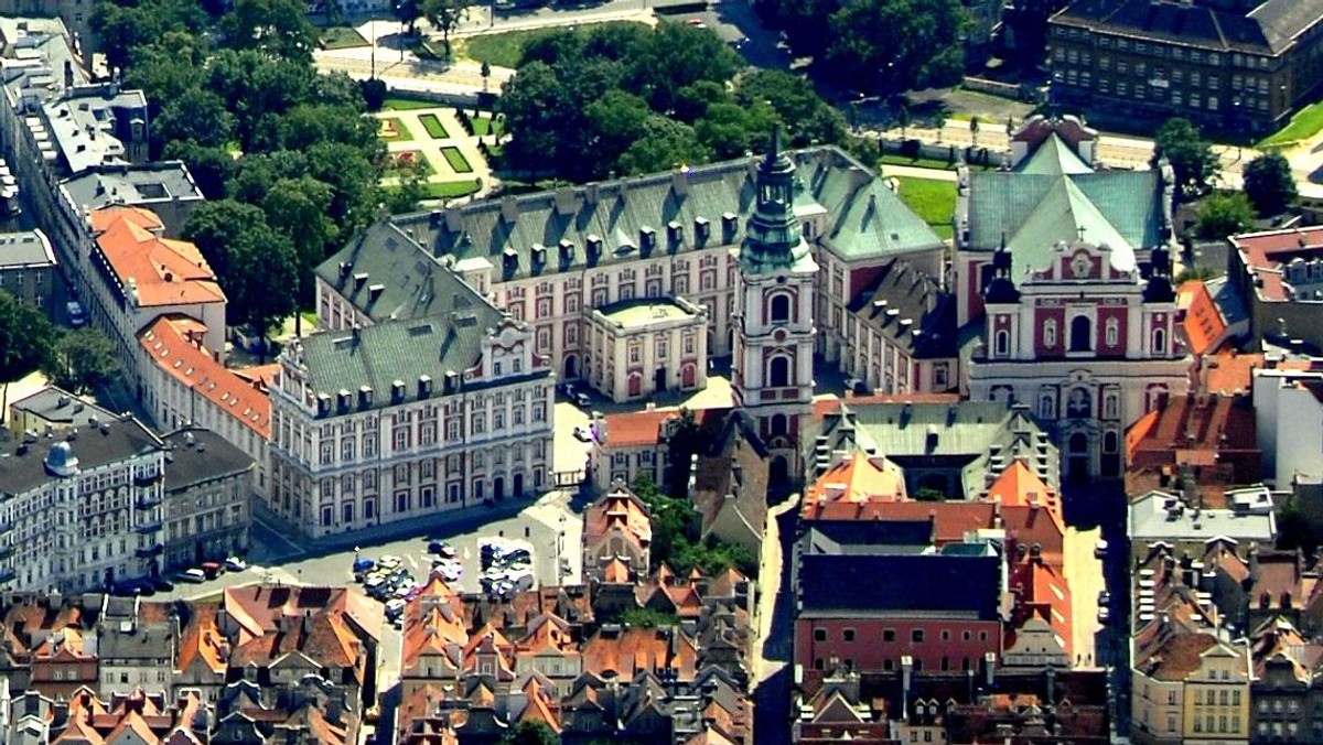 Centralne Biuro Antykorupcyjne zajmuje się działaniami nieistniejącego już Biura Promocji Urzędu Miasta, będącego częścią administracji poprzedniego prezydenta Ryszarda Grobelnego. Agenci sprawdzają siedem umów zawartych w tamtym czasie na łączną kwotę przekraczającą dwa miliony złotych.