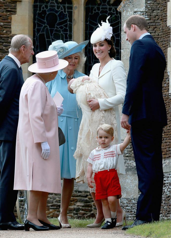 Księżniczka Charlotte i książę George zawsze ubrani są tak samo. 