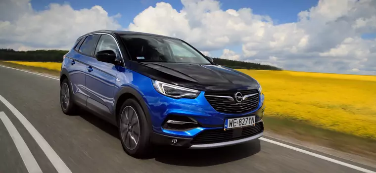 Opel Grandland X Hybrid4 – 300 KM mocy i 5,4 s do „setki”