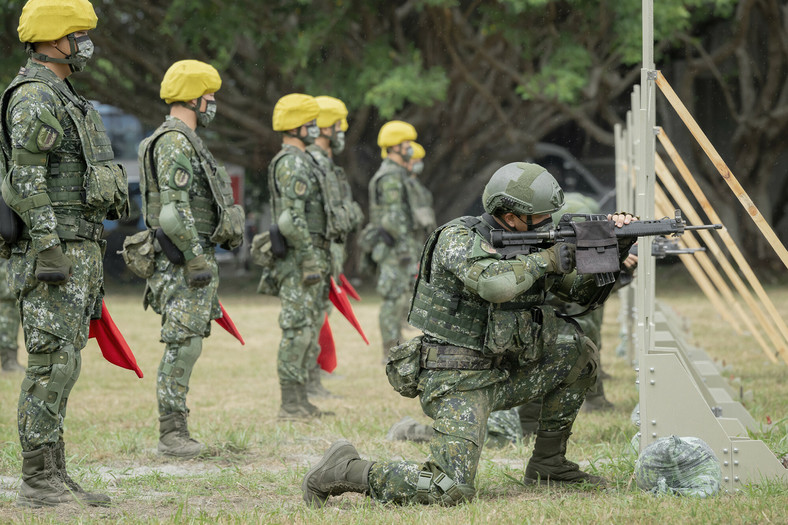 Tajwańscy żołnierze w trakcie ćwiczeń, Tajwan, 6 września 2022 r.