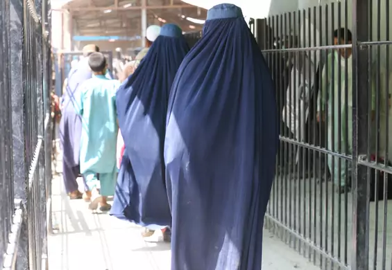 Talibowie każą zostać kobietom w domach "dla ich bezpieczeństwa"