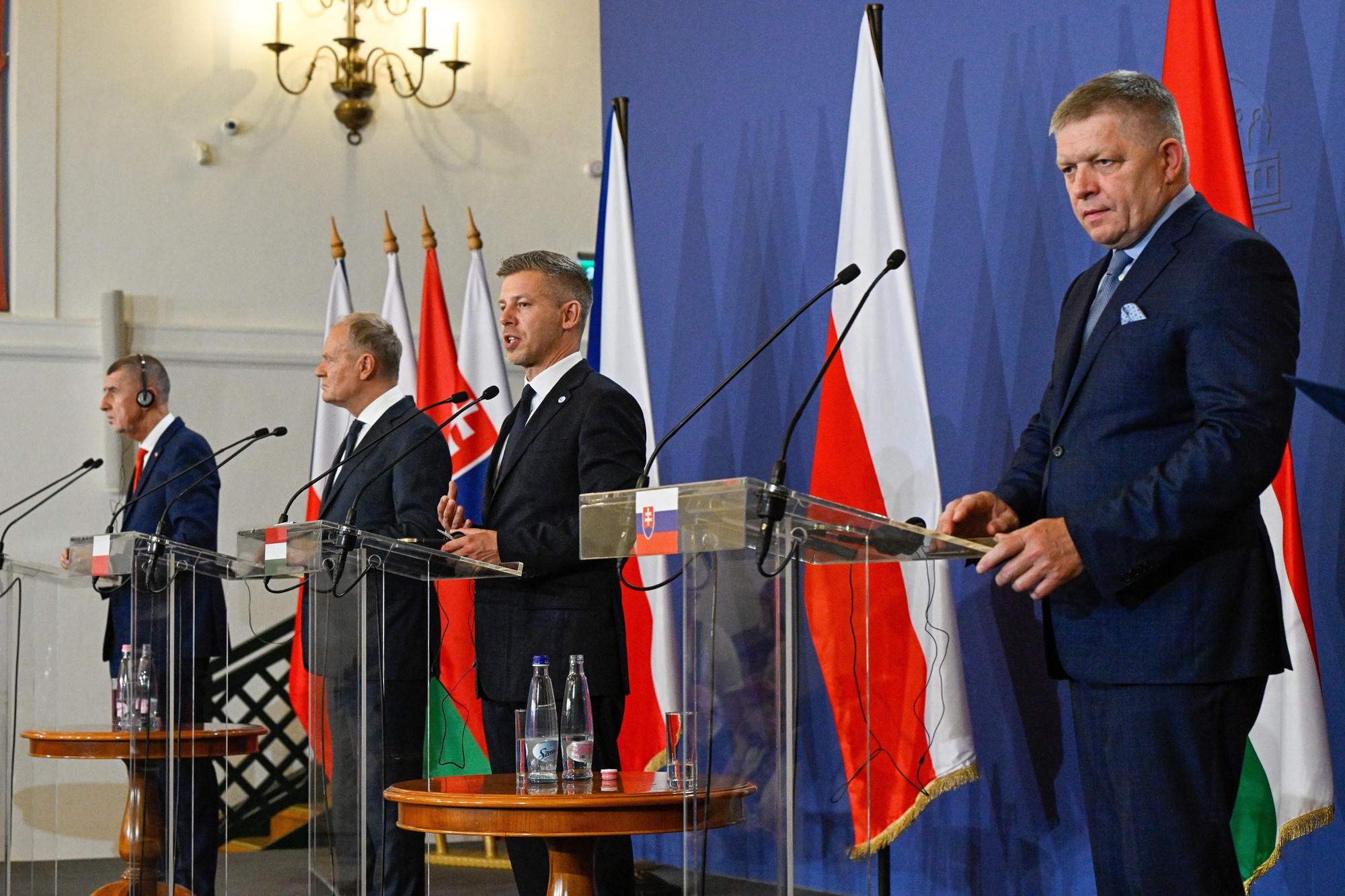 Premiéri krajín Vyšehradskej štvorky (V4) sprava Robert Fico (Slovensko), Péter Magyar (Maďarsko), Donald Tusk (Poľsko) a Andrej Babiš (Česko).