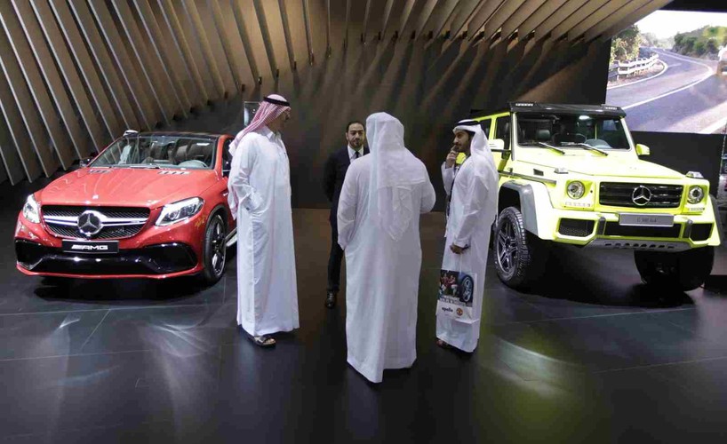 Dubai International Motor Show: modele Mercedes GLE S63 4Matic Coupe i Mercedes G 500 4×4 EPA/ALI HAIDER Dostawca: PAP/EPA.