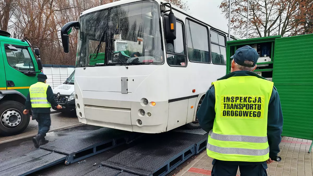 Inspektorzy ITD wycofali z ruchu połowę ze skontrolowanych autobusów