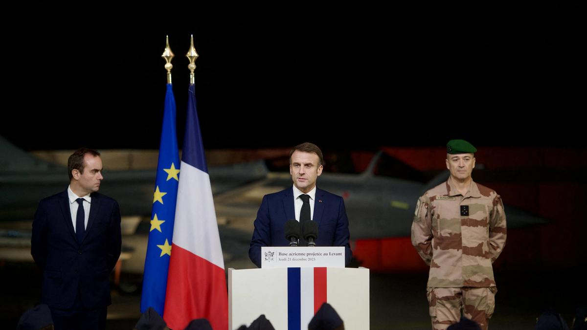 Rendkívüli biztonsági intézkedéseket jelentett be Franciaország: „Nem vagyunk messze attól, hogy elszabaduljon az...