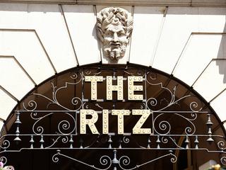 Perłą w koronie majątku braci Barclay był londyński hotel Ritz