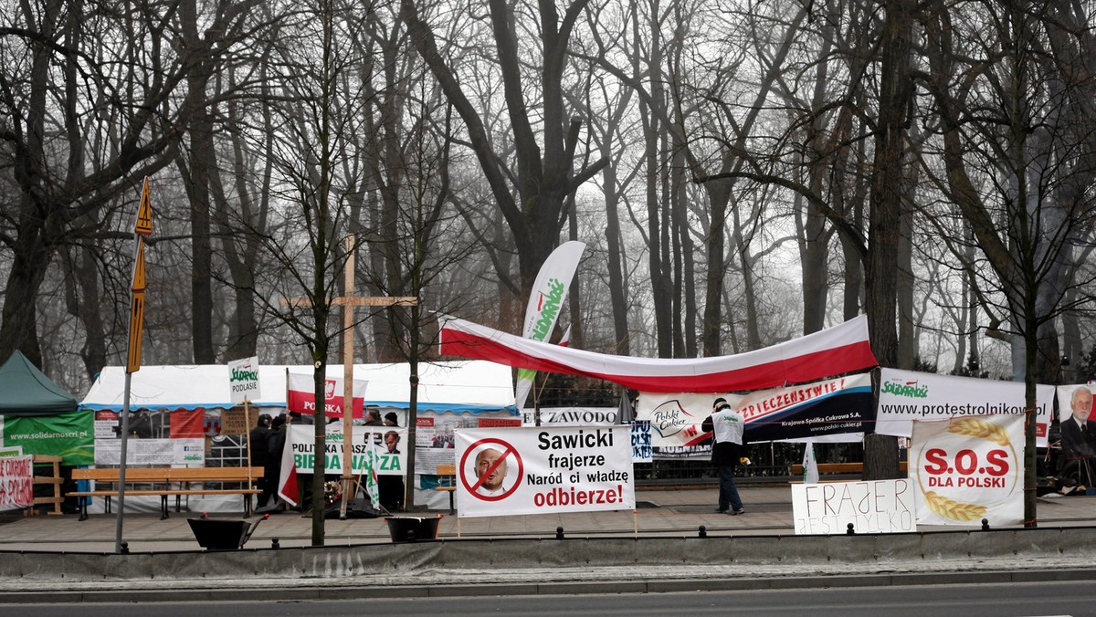 Rolnicza "Solidarność", po 129 dniach protestu przed kancelarią premiera, w sobotę rozwiązała "zielone miasteczko" – informuje "Nasz Dziennik".