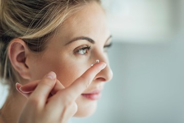 Nyáron megnő a kontaktlencse miatti fertőzés kockázata - így védheti meg szemét