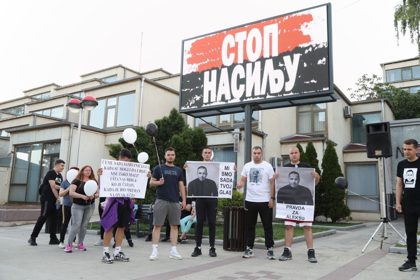 Aleksini rođaci i prijatelji najavili da će se okupljati svake subote u 19 časova na trgu ispred Doma kulture